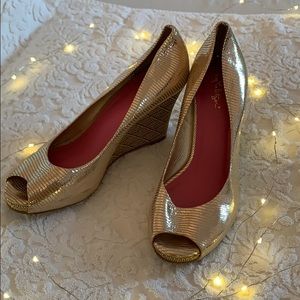 LILLY PULITZER GOLD PEEP TOE WEDGES